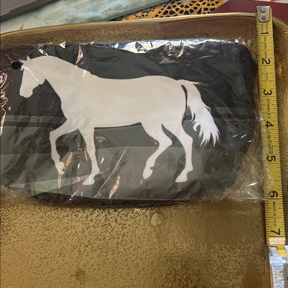 # 0789+ Unisex Elegant Horse Design Phone Case 13 MAC Pro - Black/ White Bag - Picture 3 of 9
